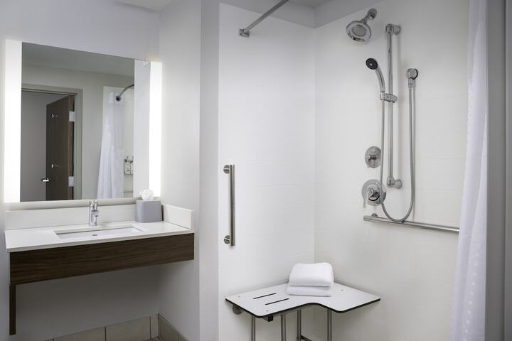 Holiday Inn Express & Suites Pittsburgh North Shore by IHG