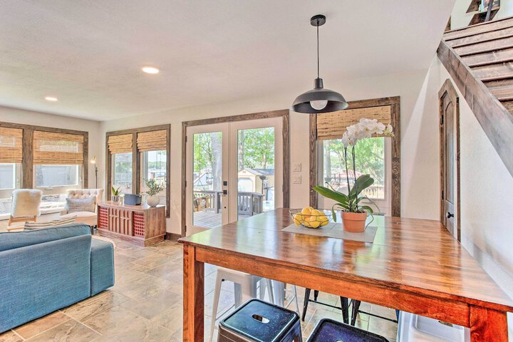 Tool Waterfront Home w / Hot Tub & Fire Pit!