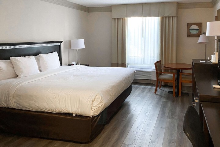 Room 28 of 65