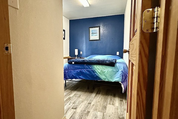Room 8 of 34