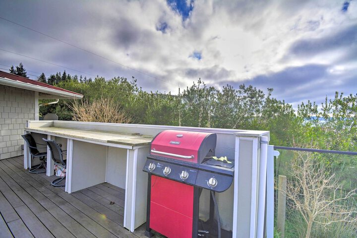 Breathtaking Port Ludlow Home w / Deck & Yard