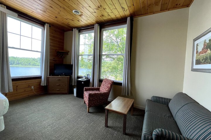 Hanging Horn Lakeside Resort