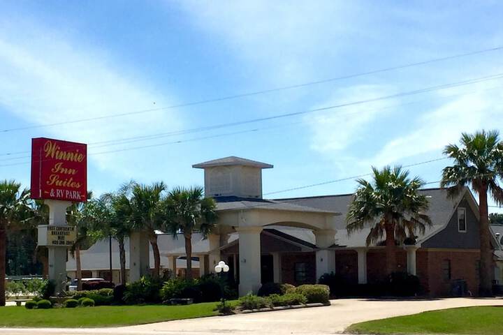 Winnie Inn Suites & RV Park