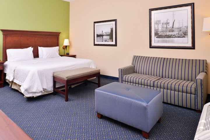 Room 32 of 77