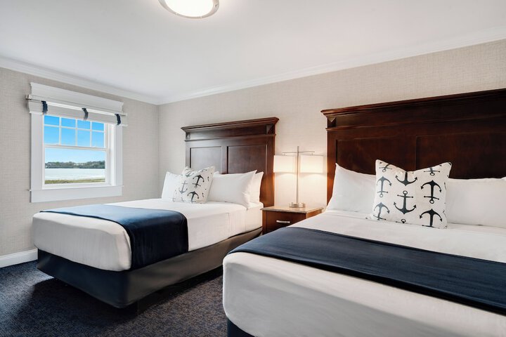 Newport Beach Hotel & Suites