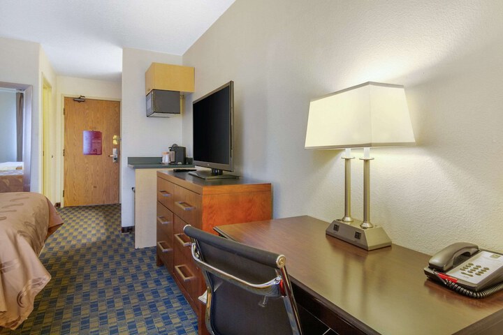 Room 9 of 33