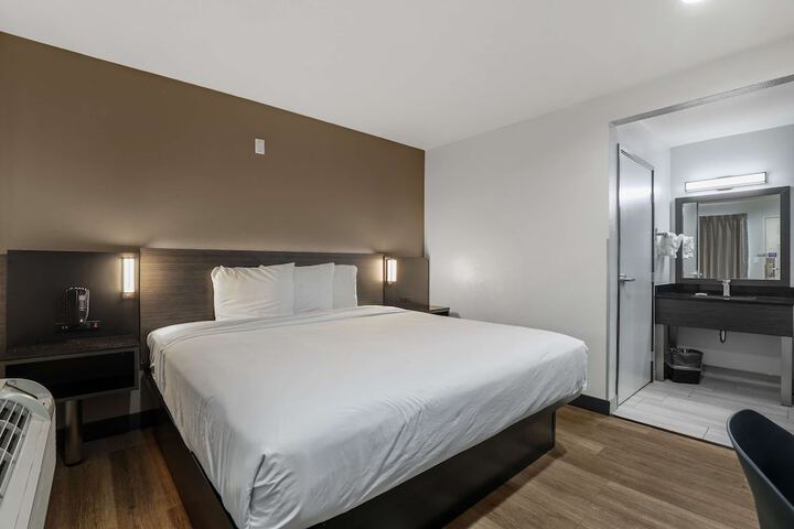 Room 10 of 23