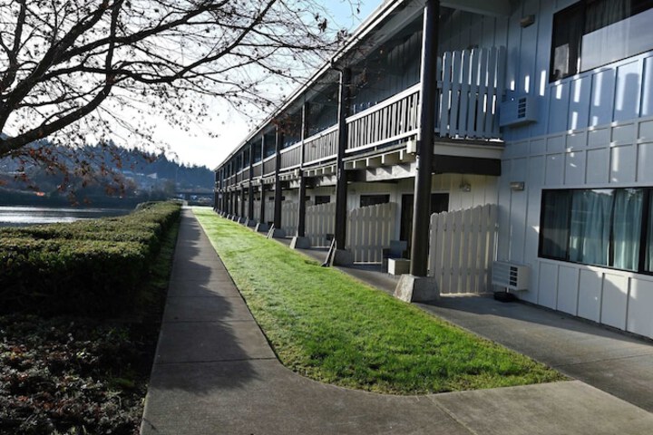 Hotel 3 of 75