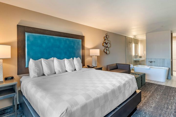 Lincoln Sands Oceanfront Resort an Ascend Collection Hotel