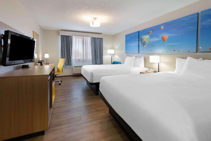 Room 40 of 53