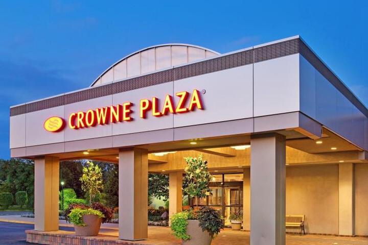 Crowne Plaza Chicago-Northbrook by IHG