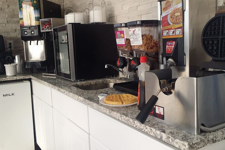 Super 8 by Wyndham Wendover