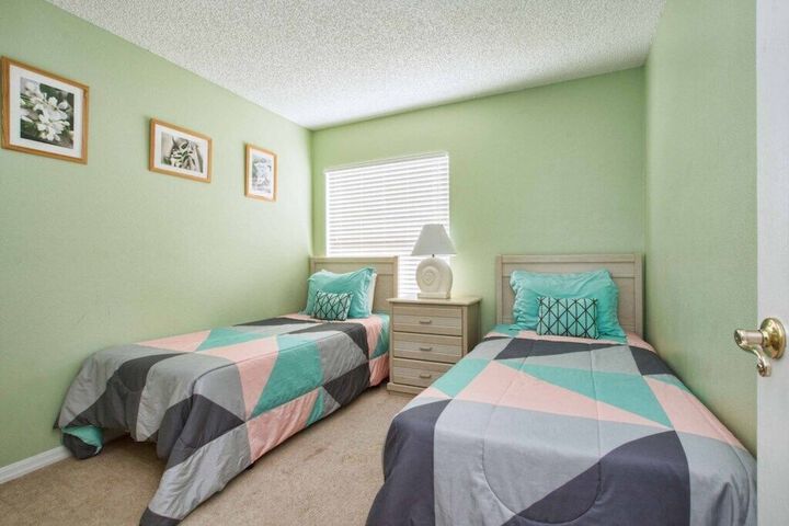 Room 25 of 38