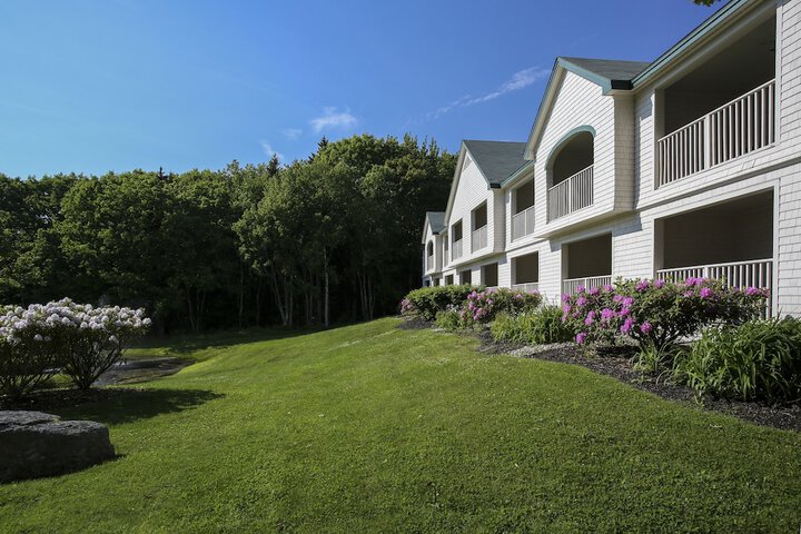Spruce Point Inn