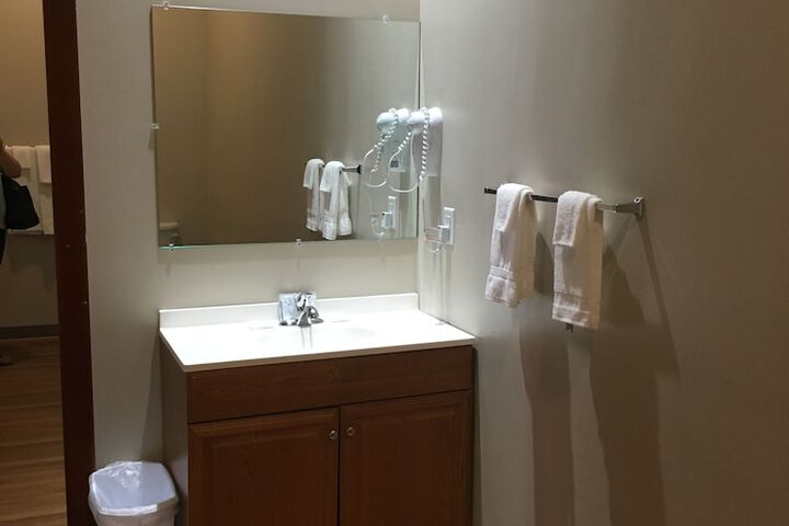 Room 10 of 17