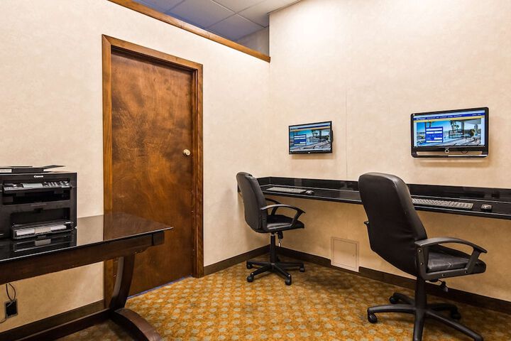 Best Western Plus Chicago Hillside
