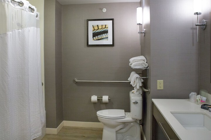 Holiday Inn Bloomington-Airport by IHG