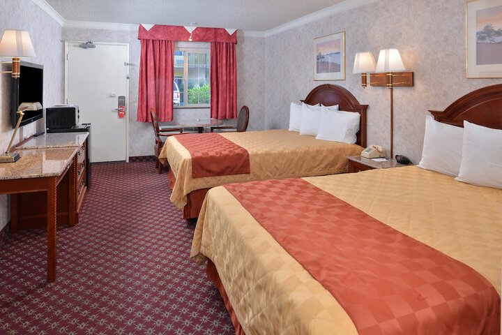 Room 10 of 18