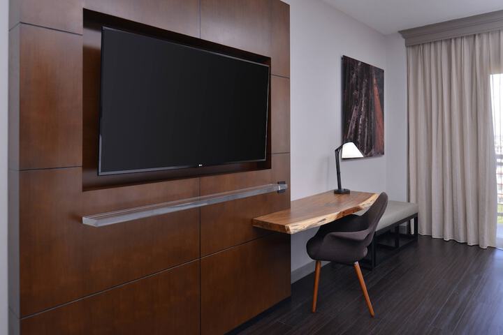 Room 32 of 53