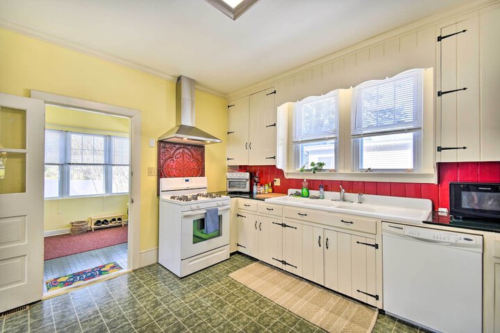 Edenton Vacation Rental w / Patio: Walk Downtown