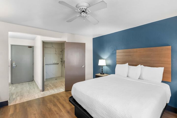 Baymont by Wyndham Arlington at Six Flags Dr