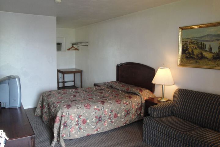Room 8 of 14