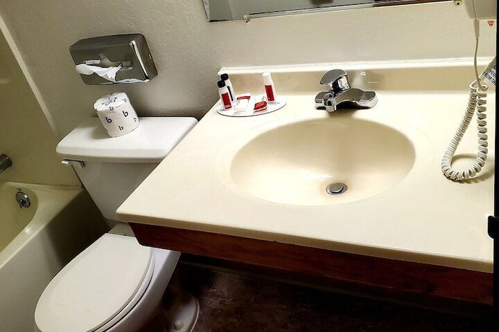 Room 6 of 28