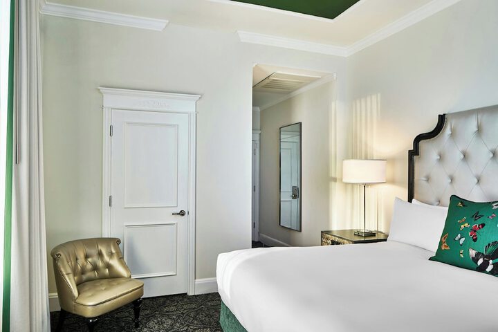 Room 40 of 212