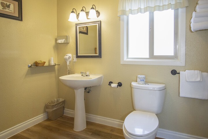 Green Gables Motel & Suites