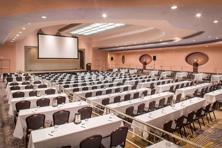 Hilton Cincinnati Netherland Plaza