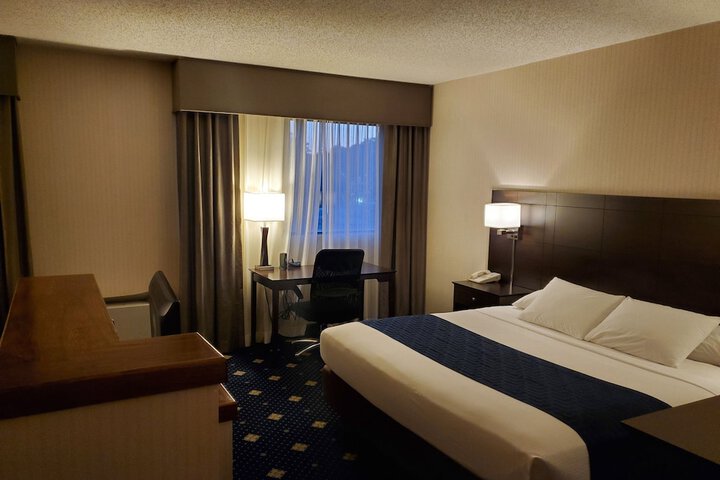 Room 6 of 30