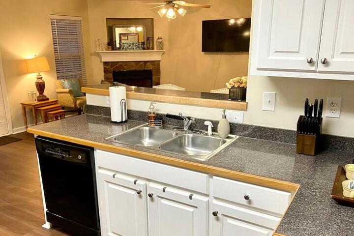 Spacious & comfy home in ultra-convenient location 2025 Traveller Award Winner