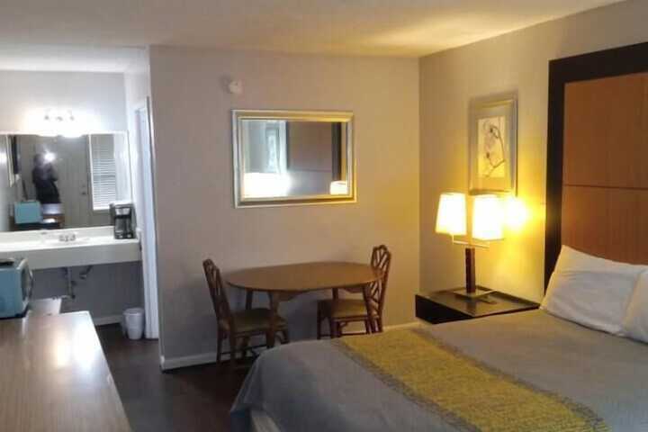Room 25 of 42