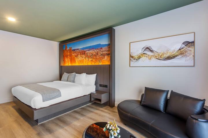 The Valor an Ascend Collection Hotel