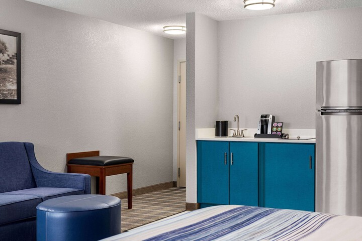 Room 52 of 73