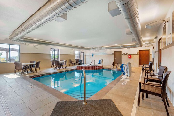Comfort Inn & Suites