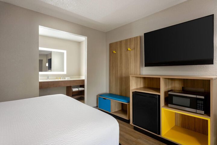 Days Inn by Wyndham Apopka / Orlando