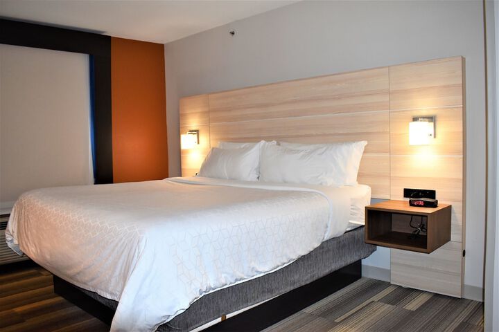 Holiday Inn Express & Suites Sedalia by IHG