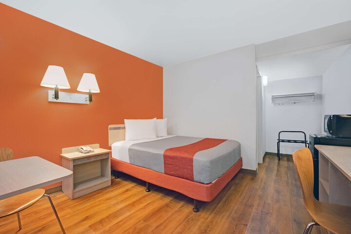 Room 11 of 20