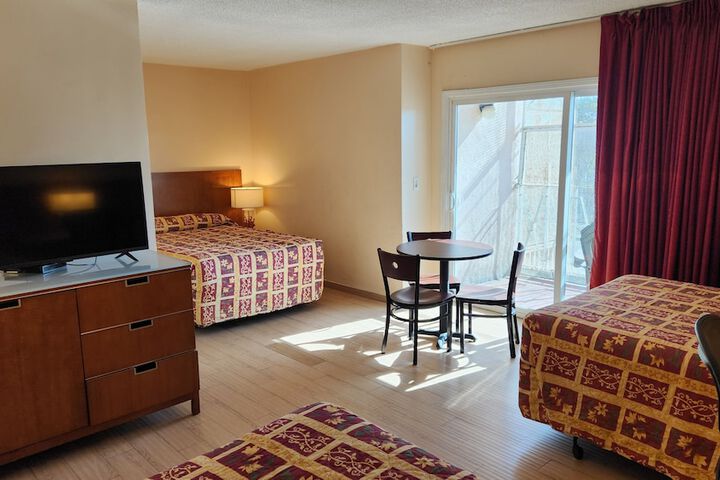 Room 13 of 33