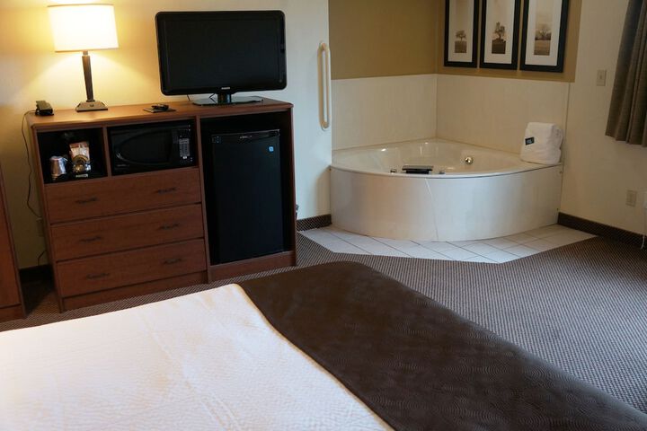 AmericInn by Wyndham Two Harbors Near Lake Superior