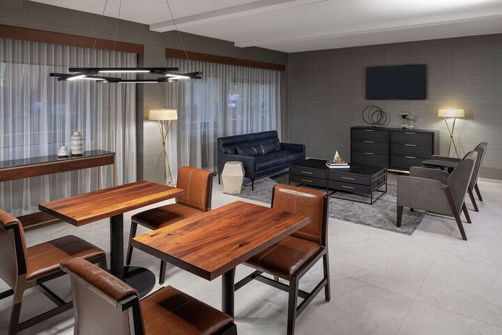 DoubleTree by Hilton Hotel Newark Airport