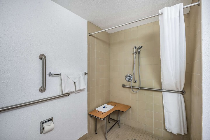 Room 16 of 32