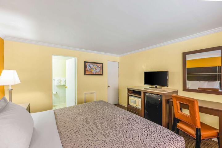 Room 11 of 27