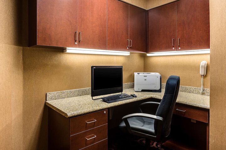 Business Center 40 of 41