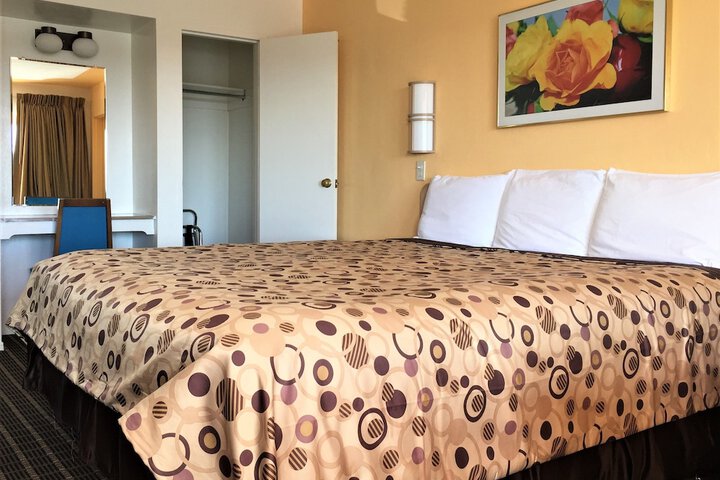 Room 17 of 19