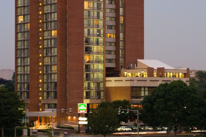 Courtyard by Marriott Boston-Cambridge