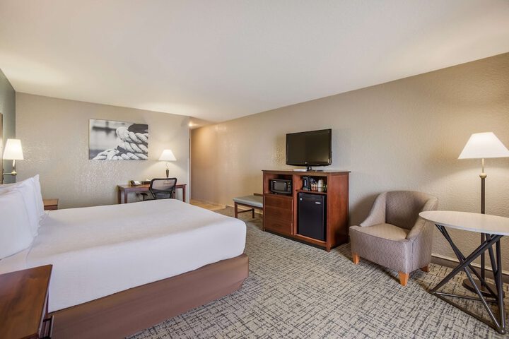 Room 52 of 80