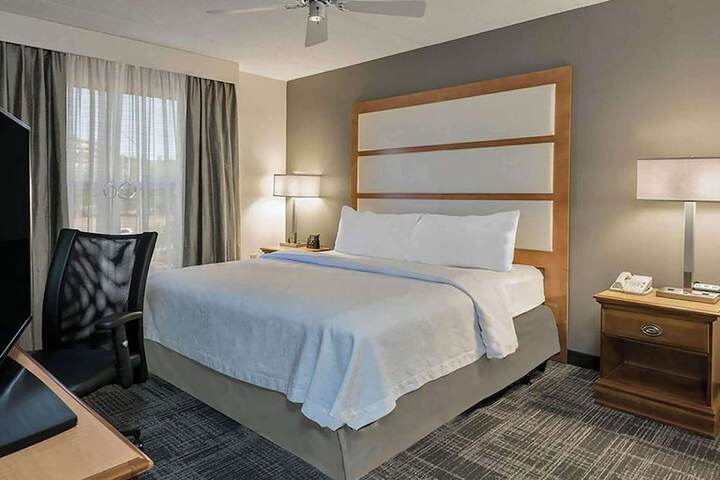 Room 17 of 28