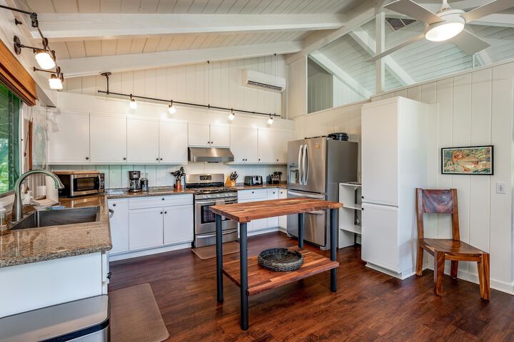 Hale Naninoa 5 Bedroom Home by RedAwning